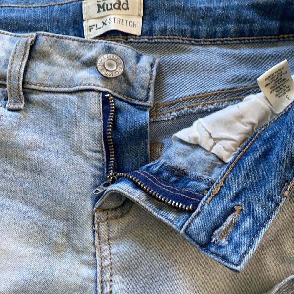 Mudd distressed cuffed jean shorts Size 3 - Picture 2 of 5